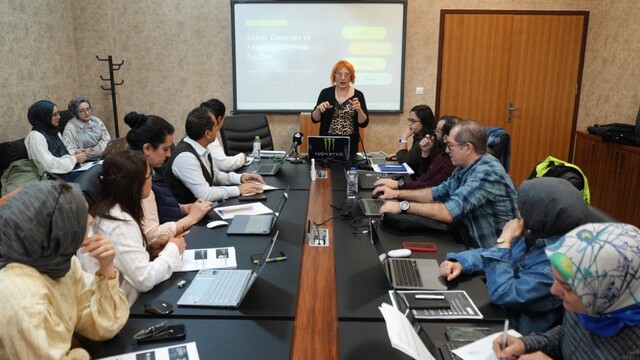 KBÜ'de bilimsel araştırmalar için veri analizi eğitimi