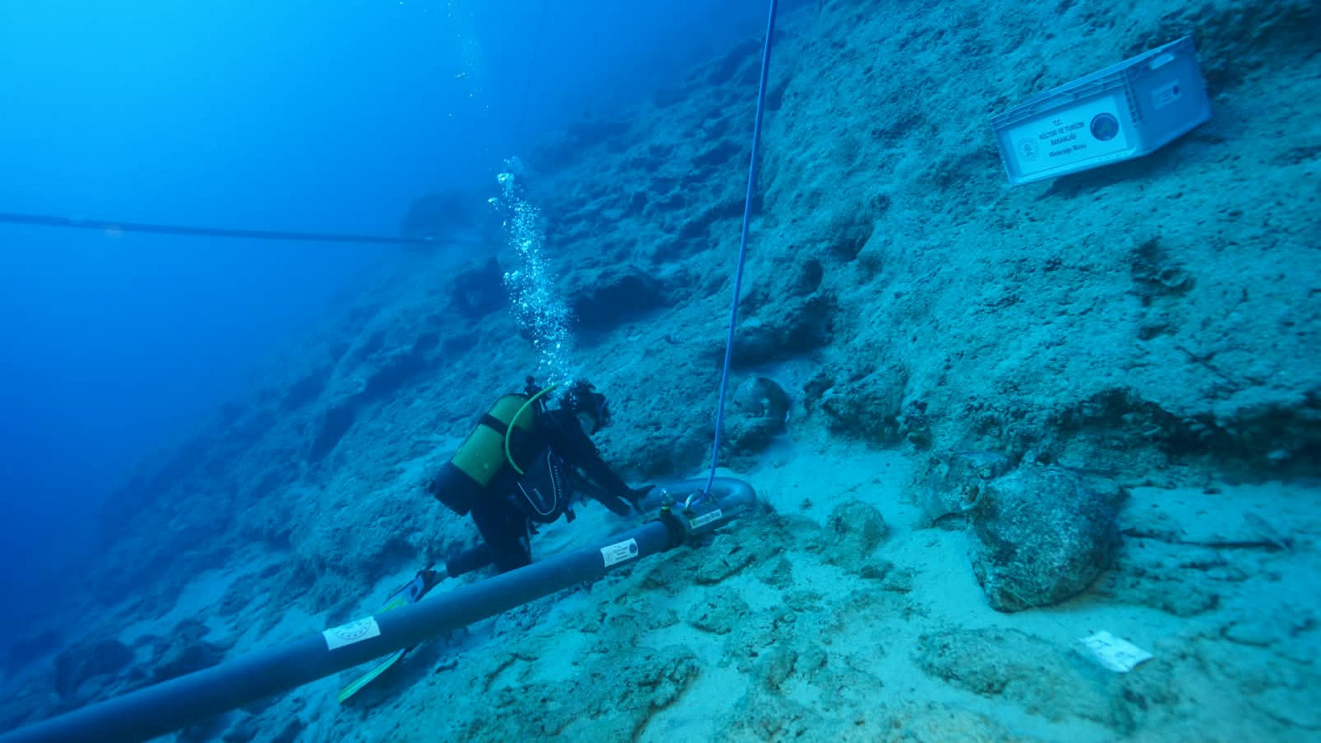 Kekova'da tarihi amforalar gün yüzüne çıkarıldı