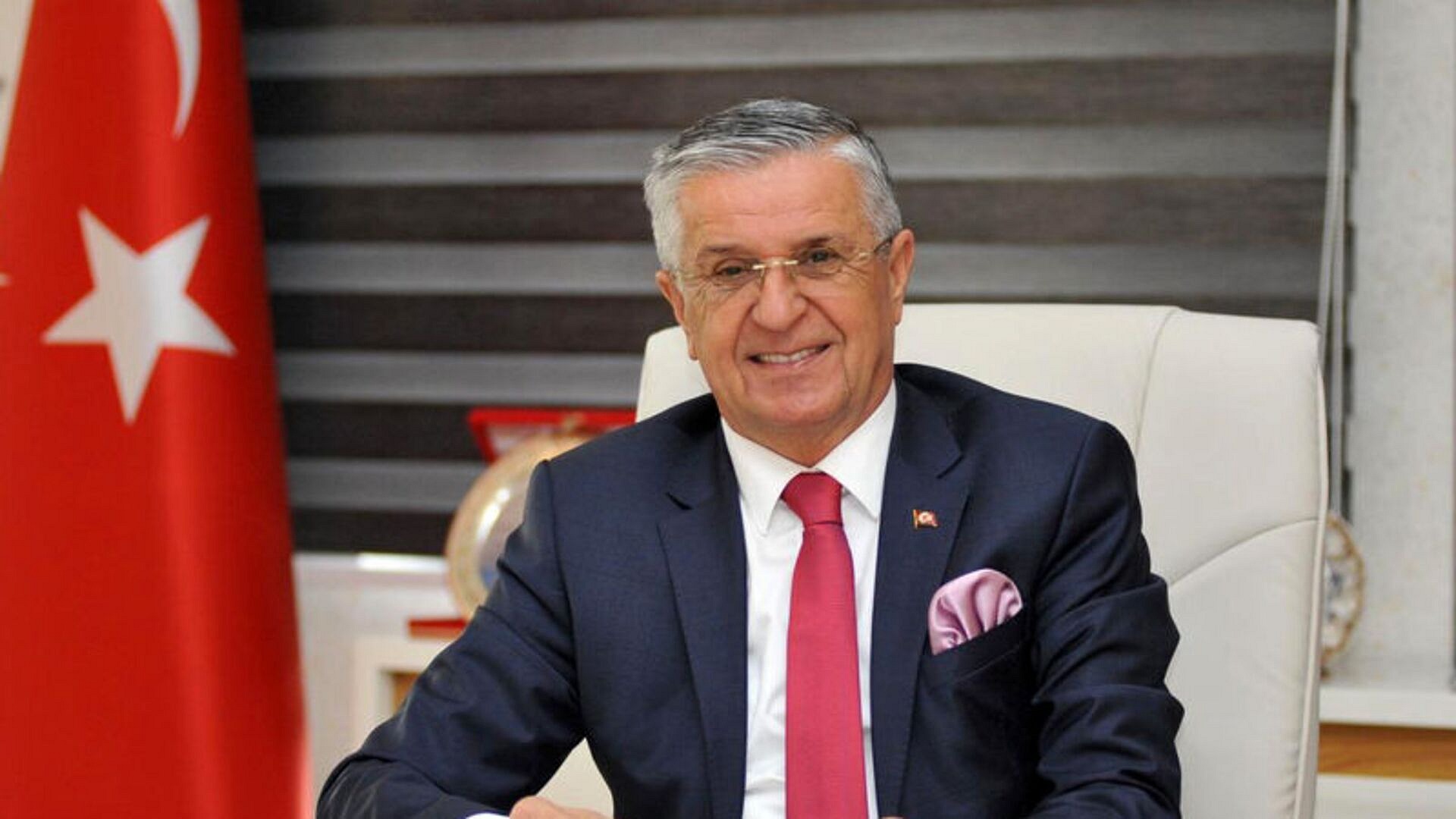 Kemer Belediye Başkanı Necati Topaloğlu CHP'den istifa etti
