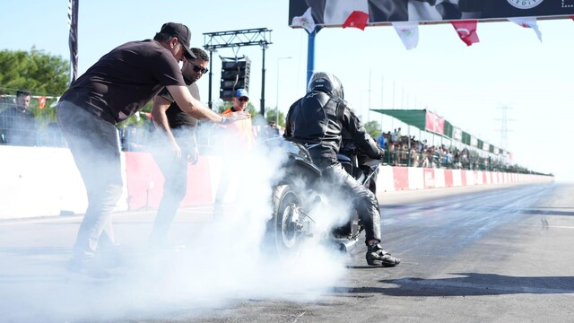 Kepez'de Türkiye MotoDrag Şampiyonası heyecanı sürüyor
