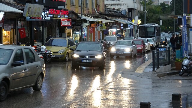 Kilis'te yağışlar günlük yaşamı olumsuz etkiliyor