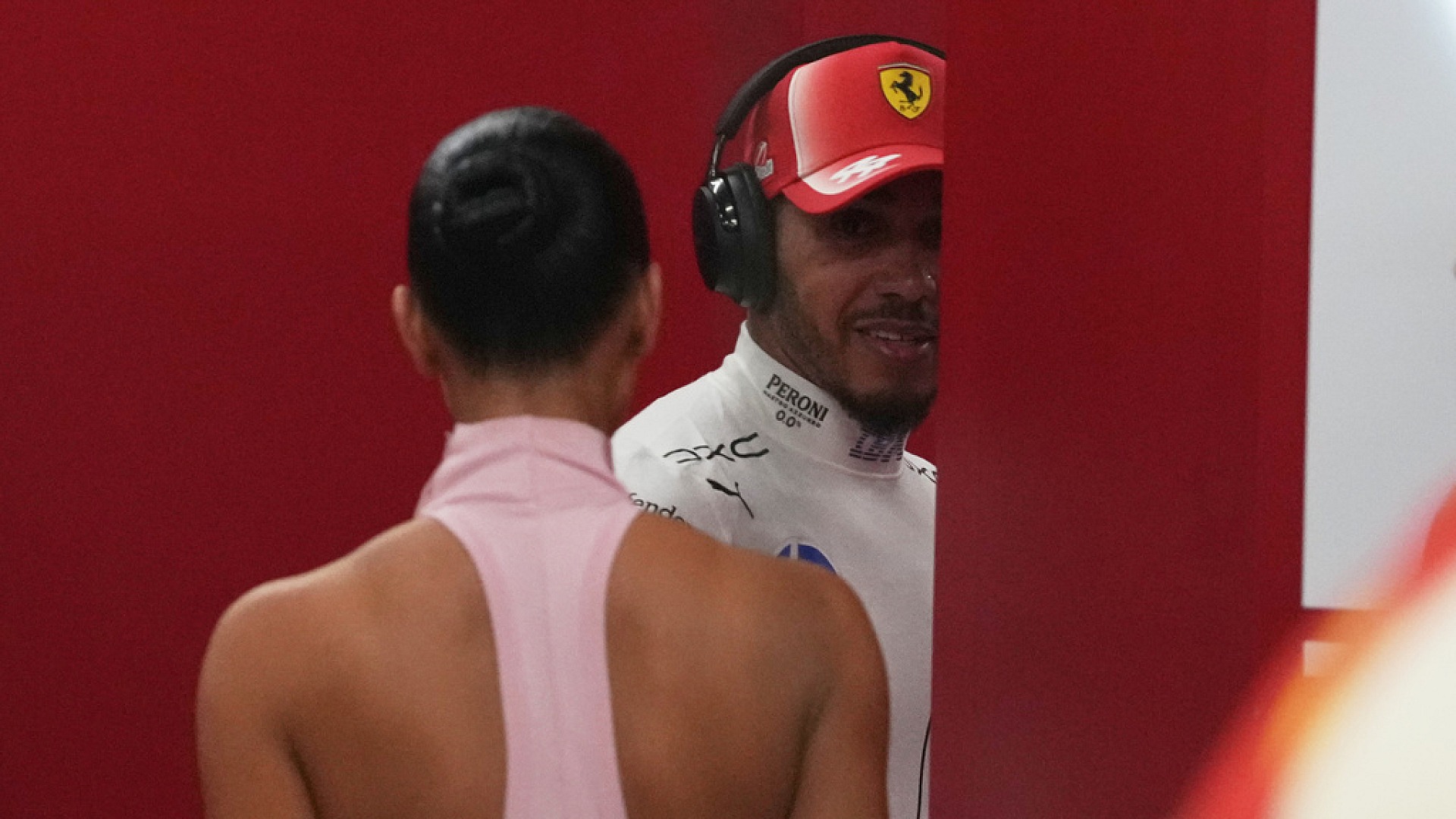 Kim Kardashian, Lewis Hamilton'a Singapur'da destek verdi