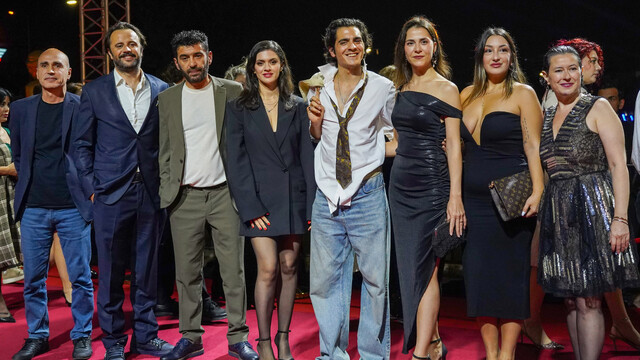 Kırmızı halıda şıklık yarışı: Antalya Altın Portakal
