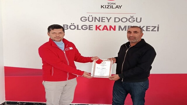Kızılay, 11 kez kan bağışında bulunan Murat İrdem'i ödüllendirdi