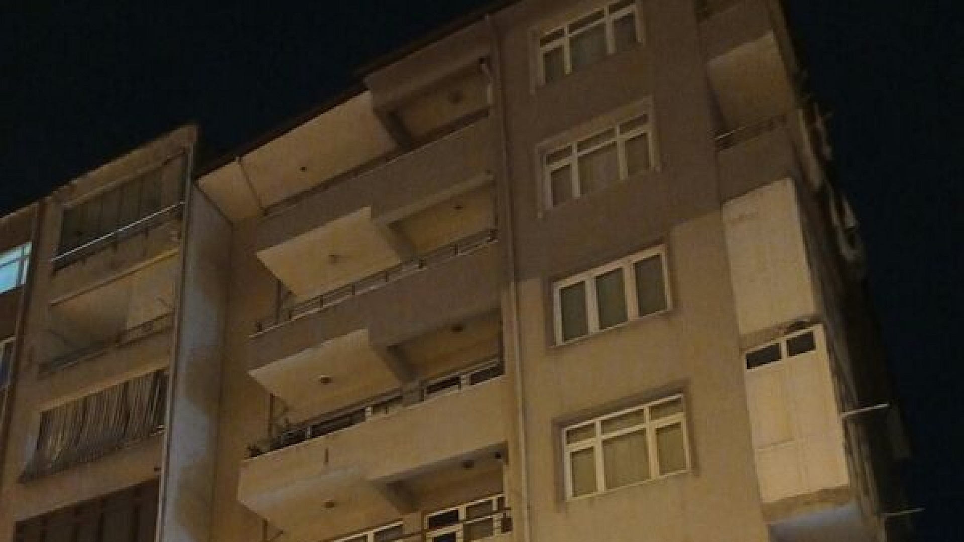 Kocaeli'de 7 katlı bina güvenlik gerekçesiyle tahliye edildi