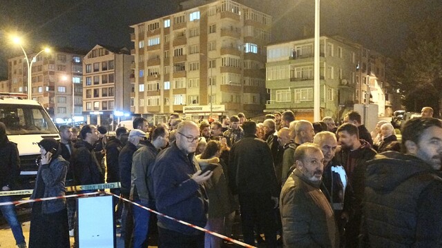Kocaeli'de 7 katlı bina sesler nedeniyle boşaltıldı