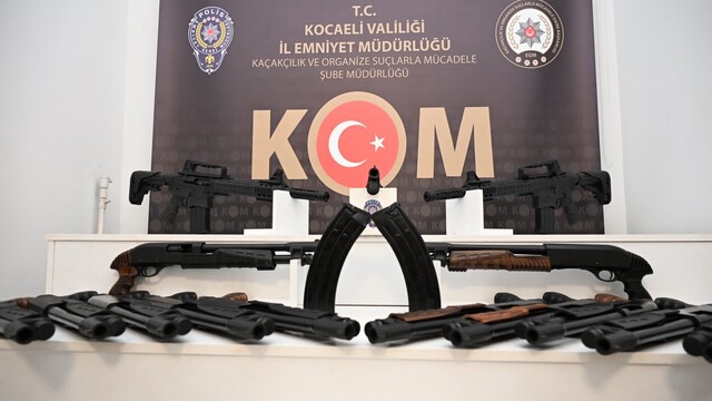 Kocaeli'de durdurulan araçlarda 25 av tüfeği ele geçirildi
