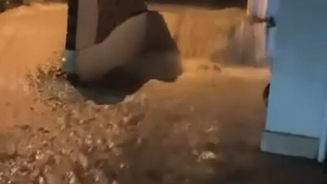 Kocaeli'de sağanak yağış yolları su altında bıraktı