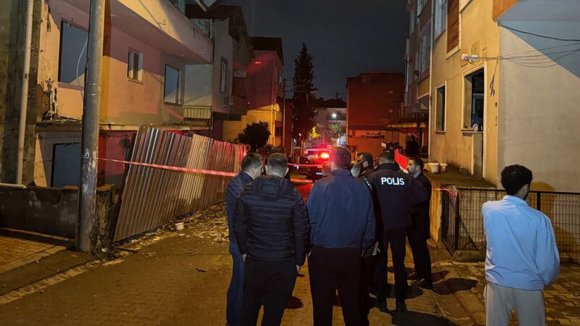 Kocaeli'nin Darıca ilçesinde metruk bina boşaltıldı