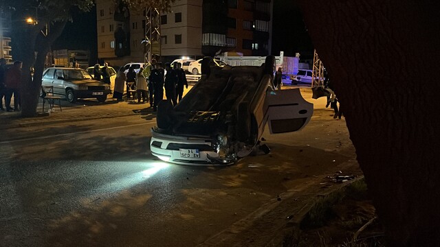 Konya'da iki otomobil çarpıştı: Bir araç takla attı