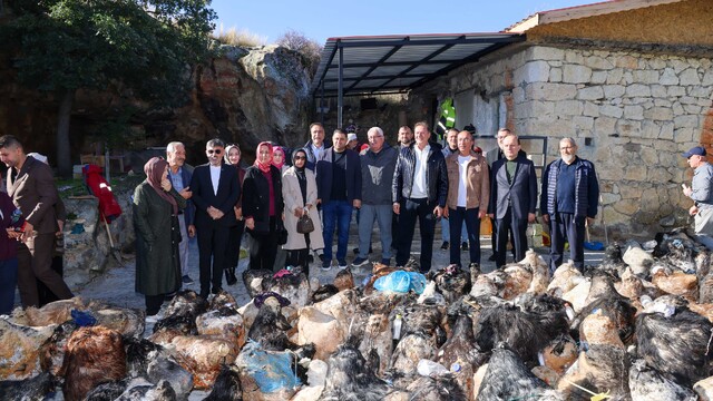 Konya'da mağaradan tulum peynirleri çıkarıldı