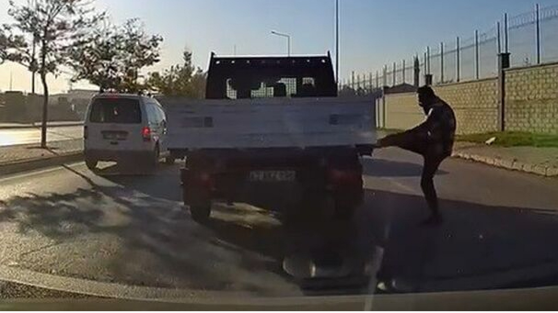 Konya'da sürücüye 180 bin TL ceza: Tekme anı görüntülendi
