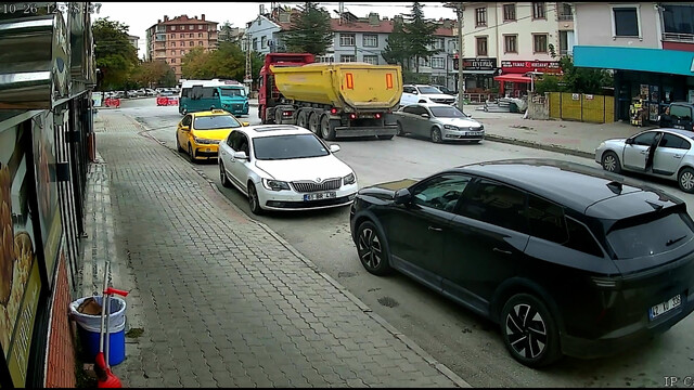 Konya'da minibüs ile kamyon çarpıştı, 10 yaralı