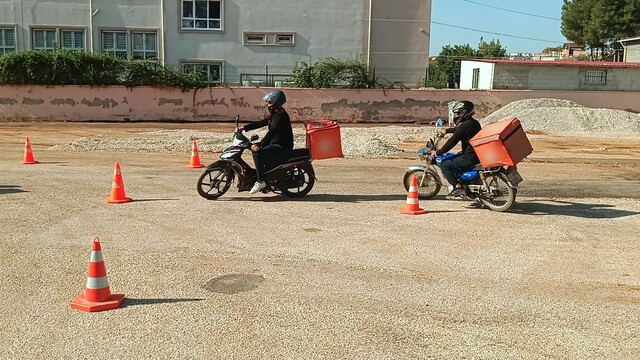 Kozan'da motosiklet sürücülerine trafik eğitimi verildi