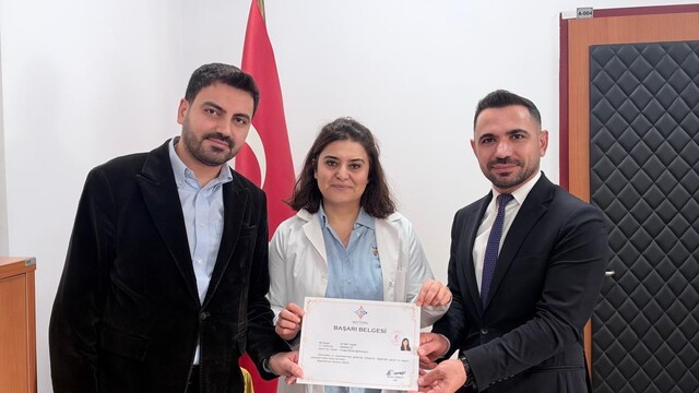 Kozluk'ta sağlık çalışanlarına başarı belgeleri verildi
