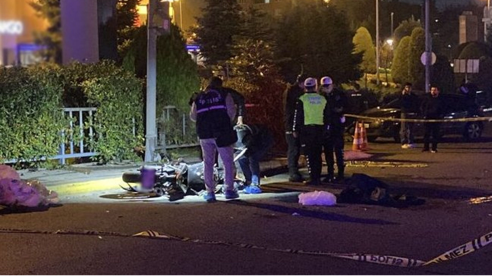 Küçükçekmece'de motosiklet ve otomobil çarpıştı: 1 ölü