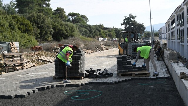 Kuşadası Caferli Mahallesi'nde yol çalışması başladı