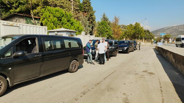 Kuşadası'nda turist taşıyan araçlara denetim yapıldı