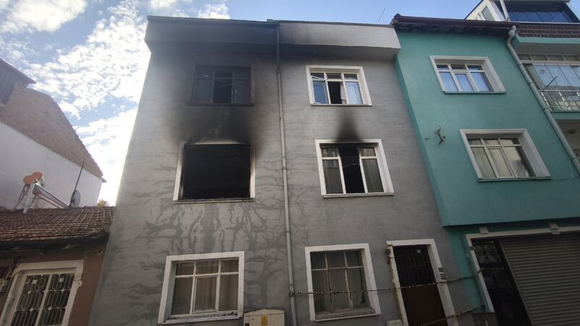 Kütahya'da apartman yangınında bir kişi hayatını kaybetti