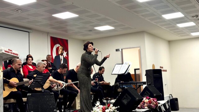 Kütahya'da kız öğrenci yurduna konser düzenlendi
