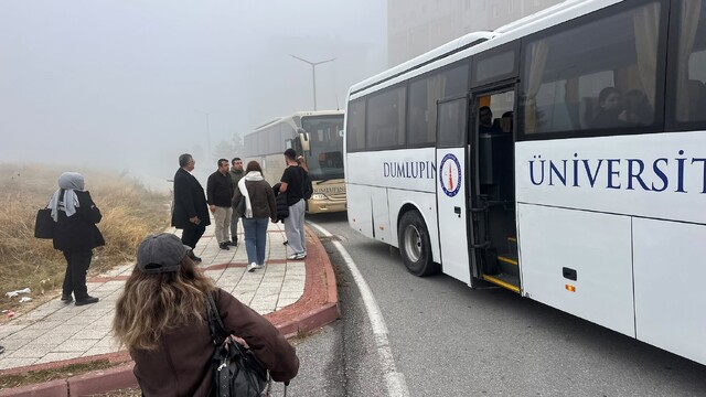 Kütahya'da KPSS adaylarını Rektör Kızıltoprak ulaştırdı
