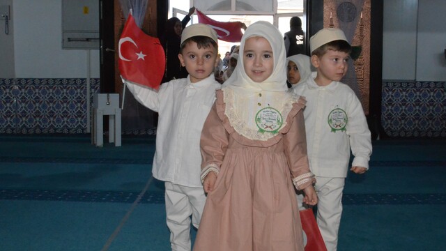 Kütahya'da Kur'an kursu öğrencileri Bed-i Besmele töreni