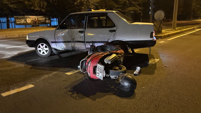 Kütahya'da otomobil ile motosiklet çarpıştı: 1 yaralı
