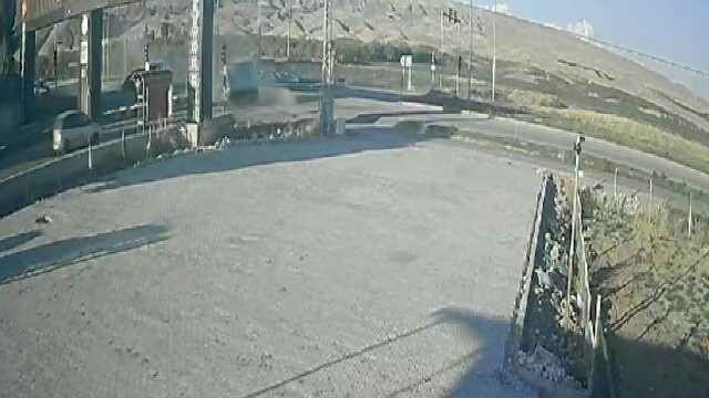 Malatya'da minibüs ile otomobil çarpıştı: 3 yaralı