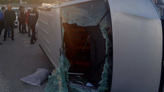 Malatya'da minibüs ve otomobil çarpıştı; 3 yaralı
