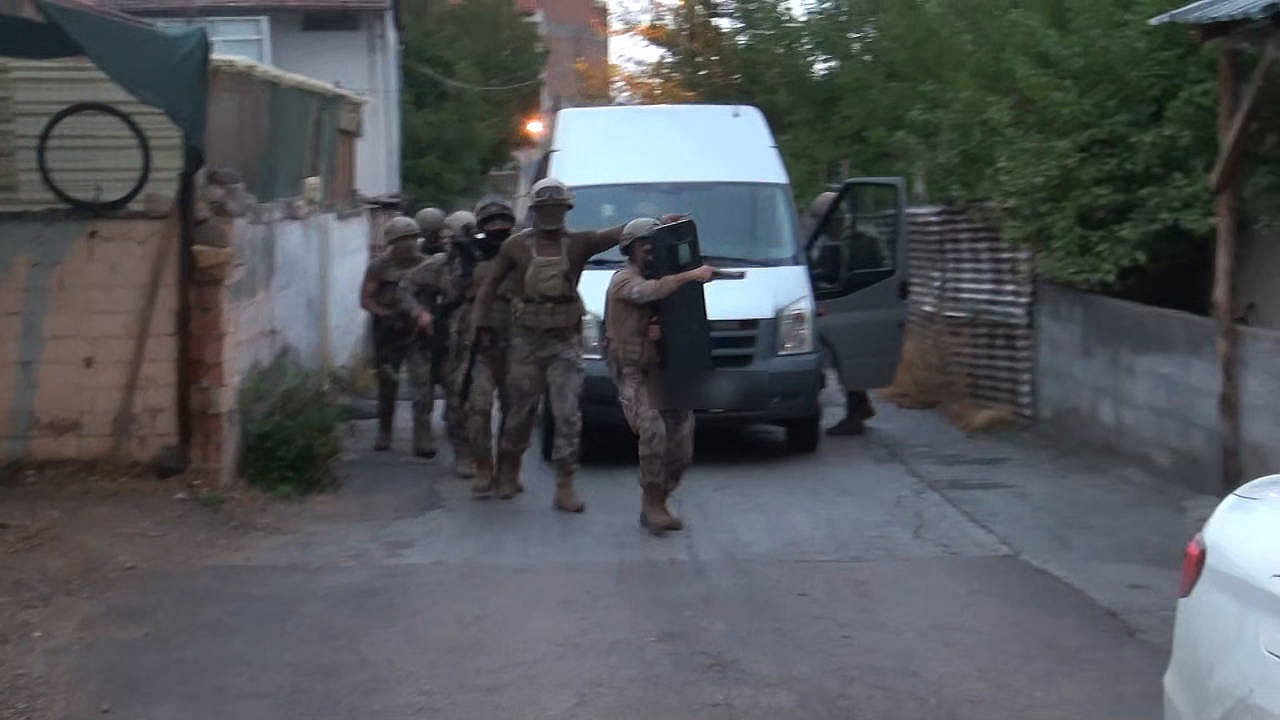 Malatya'da tefeci operasyonunda 13 şüpheli gözaltına alındı