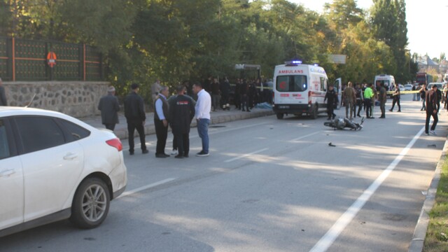 Malazgirt'te otomobil ve motosiklet çarpıştı: 2 öldü