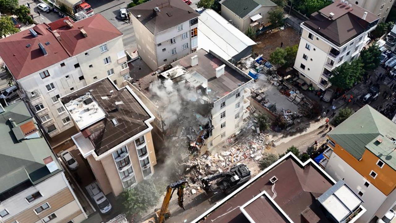 Maltepe'de çöken binada 3 kişi enkaz altında kaldı