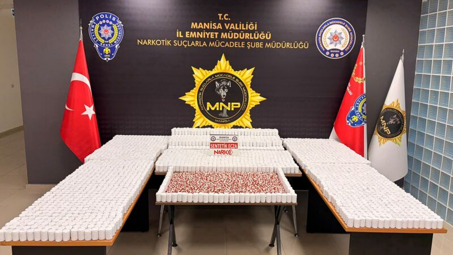 Manisa'da 225 bin 960 sentetik uyuşturucu hap ele geçirildi