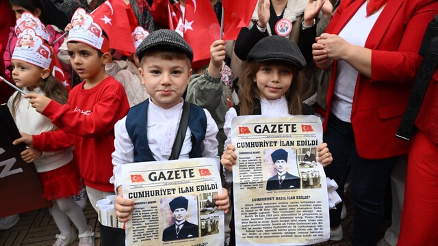 Manisa'da çocuklar Cumhuriyet Bayramı'nı kutladı
