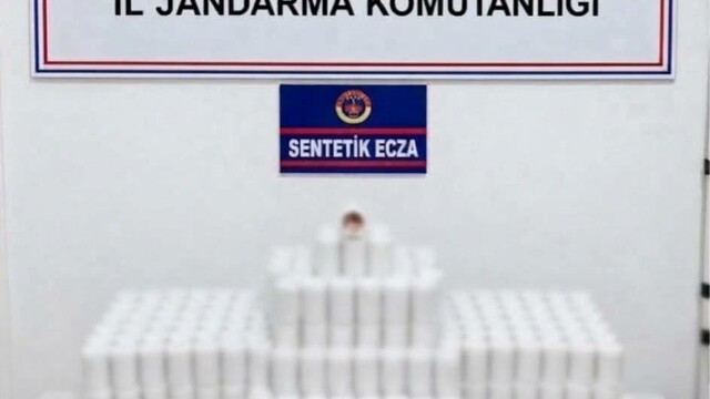 Manisa'da jandarma operasyonunda 42 bin 534 hap bulundu