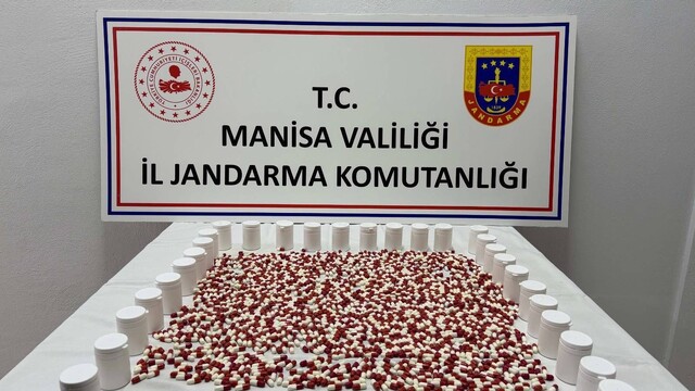 Manisa'da jandarma operasyonunda 86 bin 654 ecza ele geçirildi