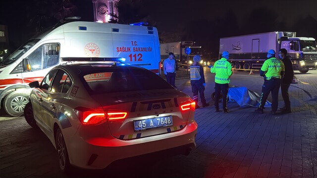 Manisa'da TIR ile çarpışan motosiklet sürücüsü öldü