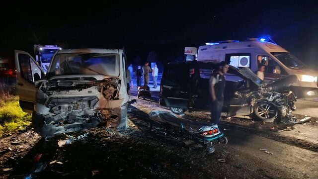 Manisa'da zincirleme kaza: 5 kişi yaralandı
