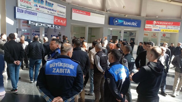 Manisa otogarında tahliye protestosu; kapı 4 saat kapalı