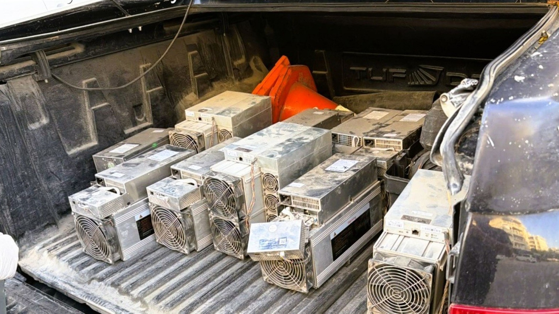 Mardin'de kaçak elektrikle kripto para üretimi yapıldı