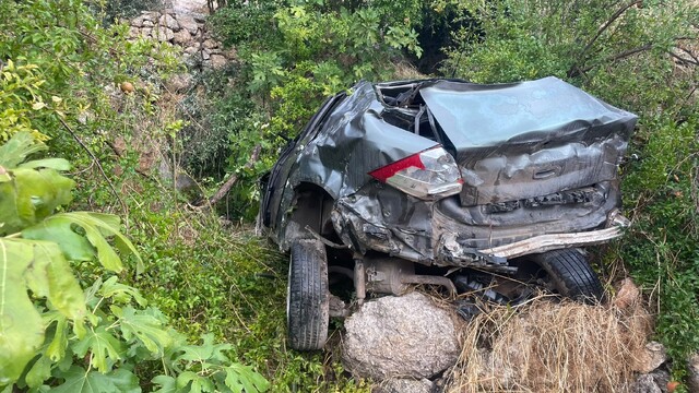 Mardin'de uçuruma yuvarlanan otomobilin sürücüsü yaralandı