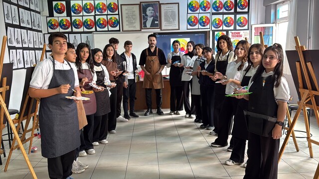 Mardin'deki lisede sanat atölyesi ile ressam olma hedefi