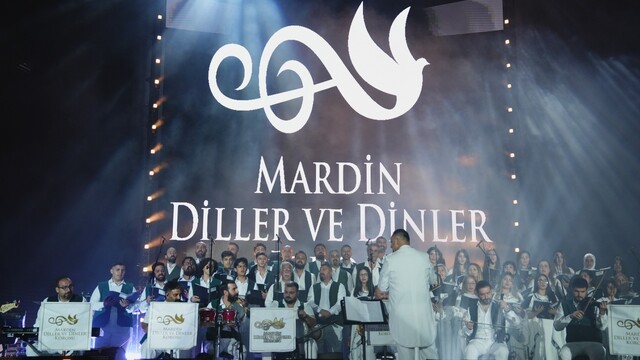 Mardin Diller ve Dinler Korosu, festivalde sahne aldı