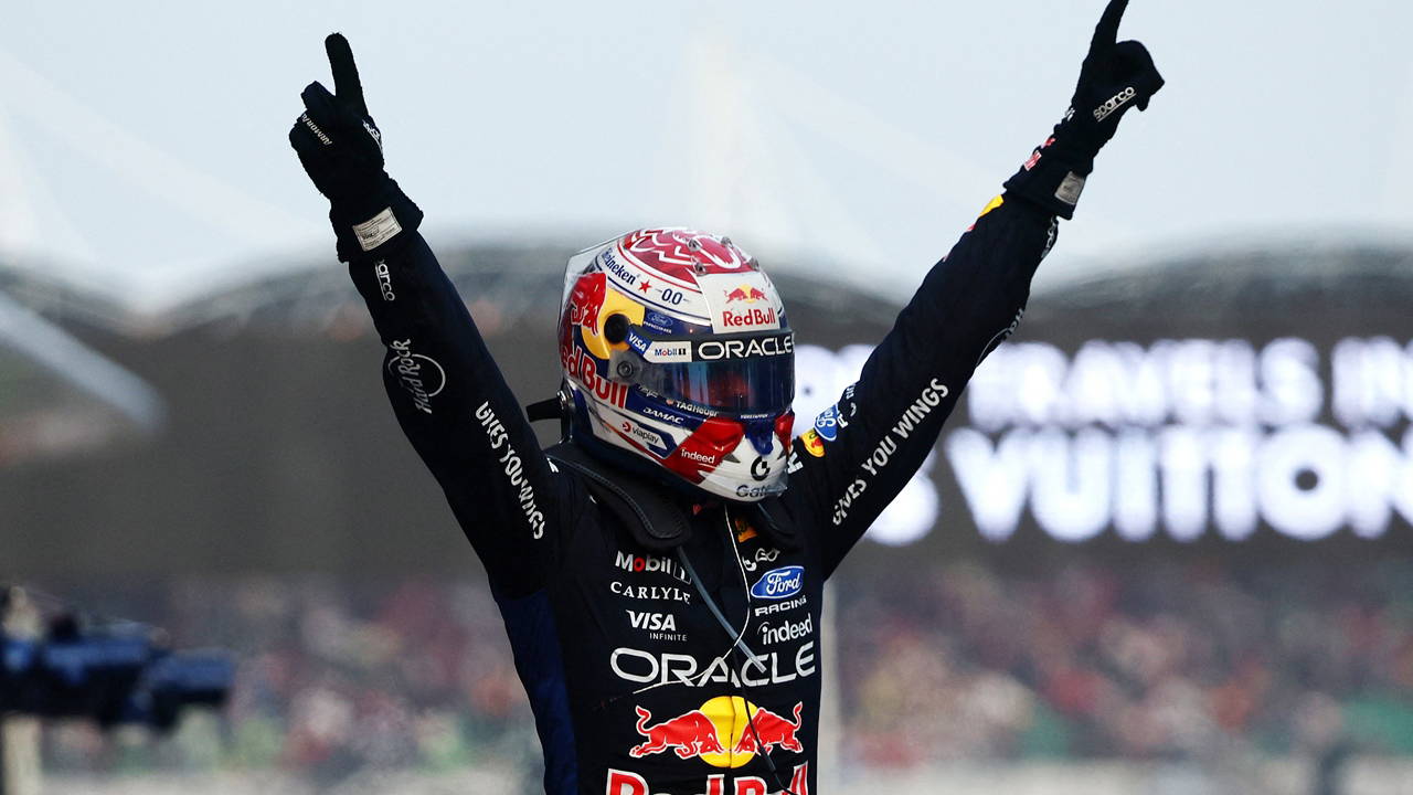 Max Verstappen, Bahreyn GP'sinde sezonun zaferini elde etti