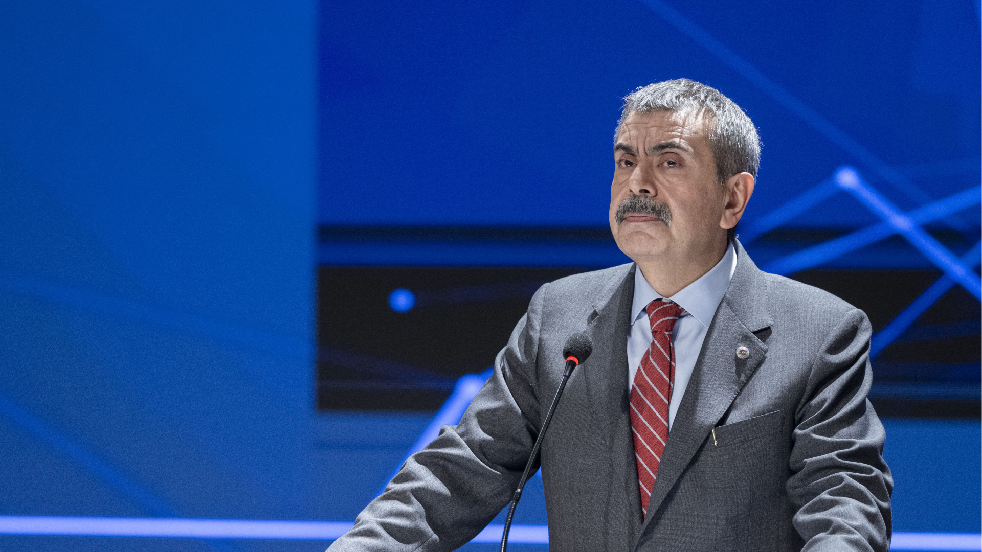 MEB, Meta'ya çocuklara zarar verdiği için dava açacak