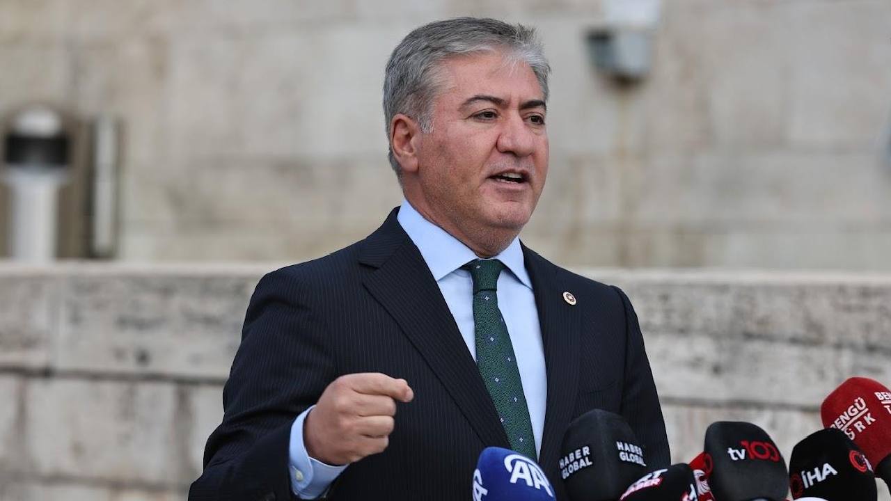 Mersin'de 3 belediye başkanı tutuklandı, yeni partiden tepki