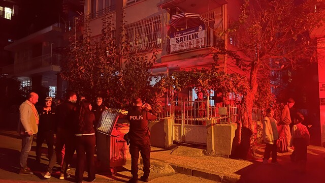 Mersin'de 3 katlı binanın zemini çöktü, 40 kişi tahliye edildi
