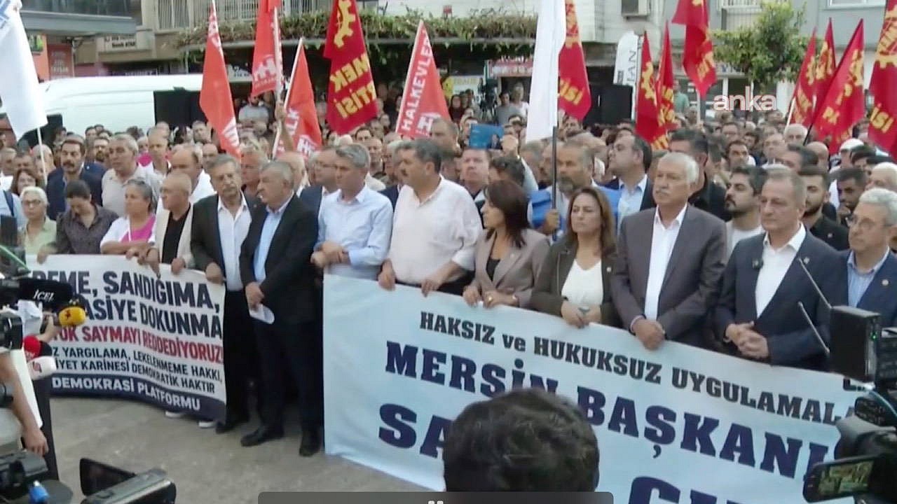 Mersin'de belediye başkanlarını tutuklamaları protesto