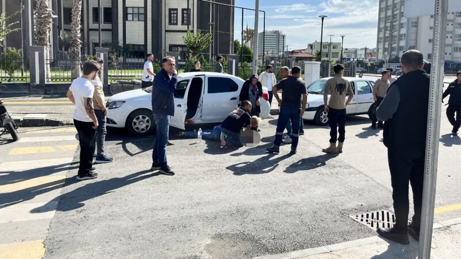 Mersin'de fenalaşan sürücü yaşamını yitirdi