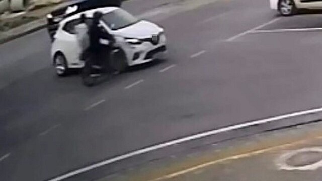 Mersin'de otomobil ile motosiklet çarpıştı, 2 kişi yaralandı